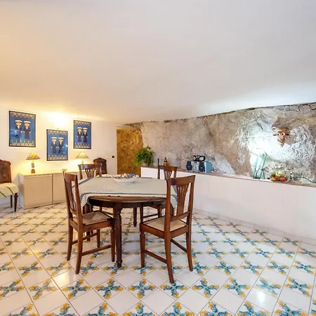 Luxury With Swimming Pool And Access To The Sea, Amalfi Coast Villa Furore